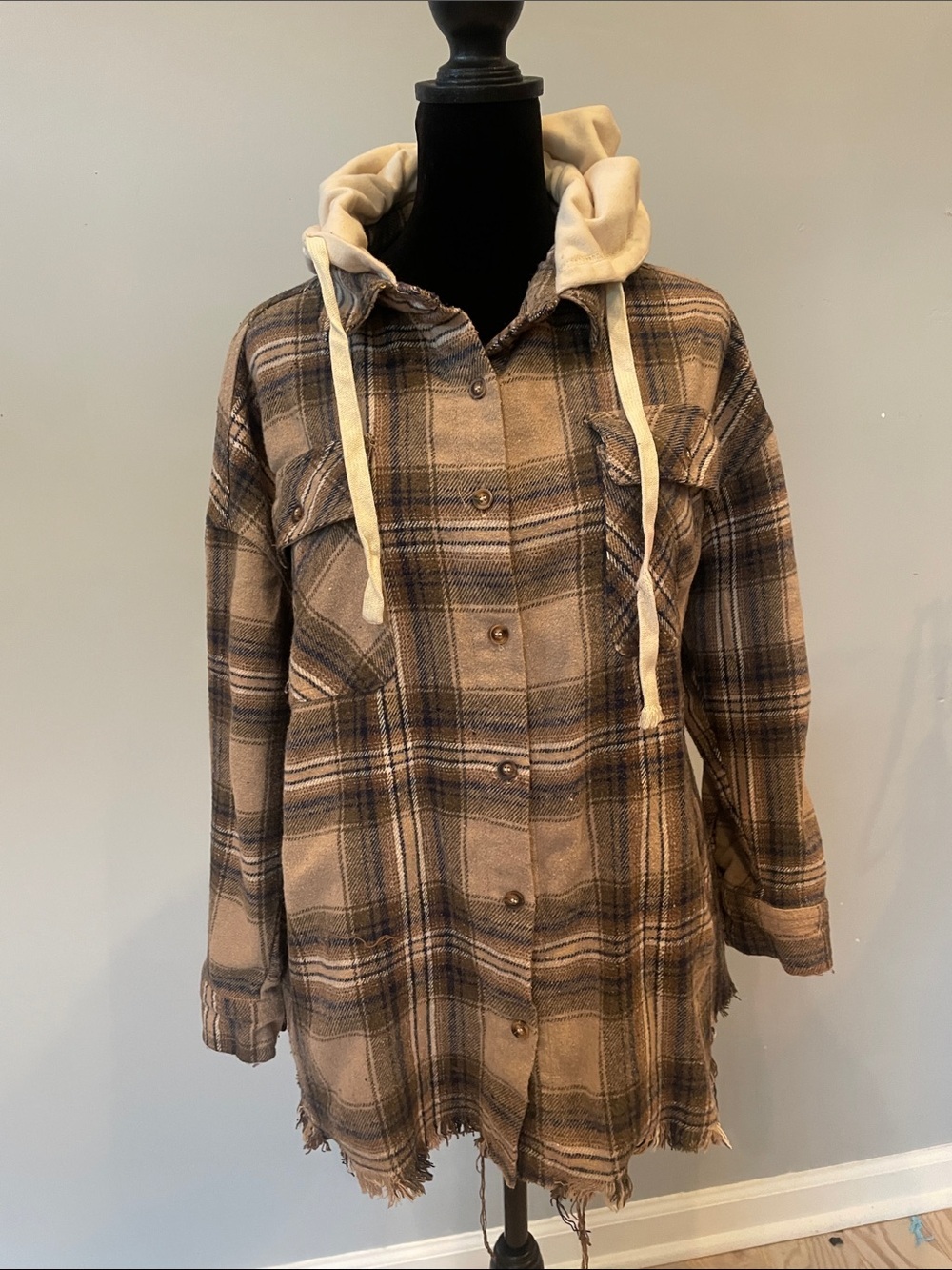 Plaid Hooded Button-Front shirt in Brown tattered look
